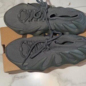 Yeezy Kids 450 in Dark Gray, size 4. Insole missing, worn a few times.